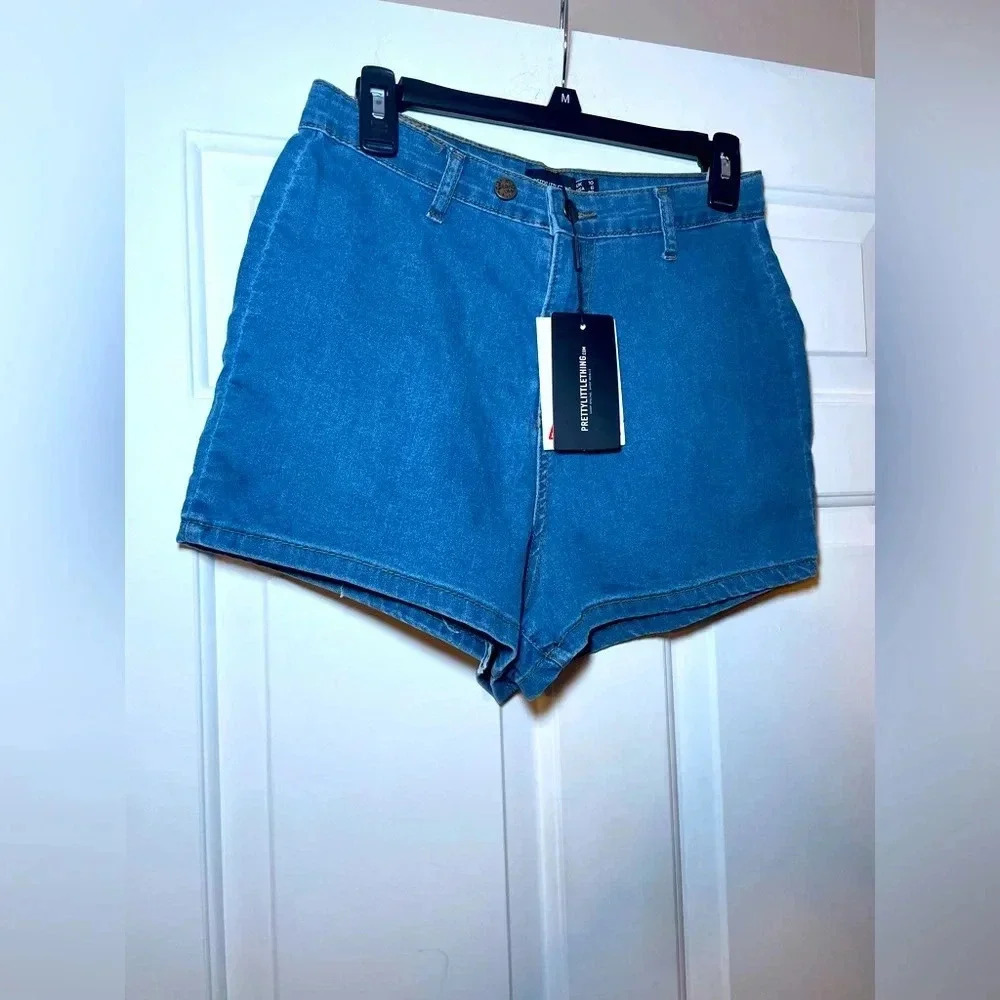 Woman’s Pretty Little Things Denim Shorts Size 6 Mid Wash Disco Fit Short NEW